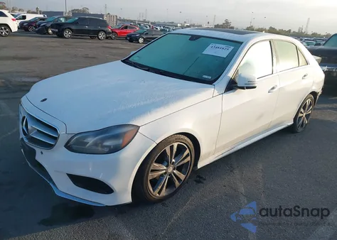 2015 Mercedes-Benz E 350 z USA, uszkodzony, nr VIN WDDHF5KB7FB124900